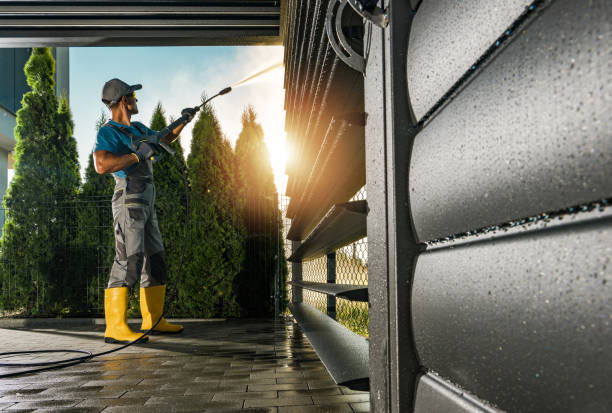 Best Pool Deck Cleaning  in Oconomowoc, WI